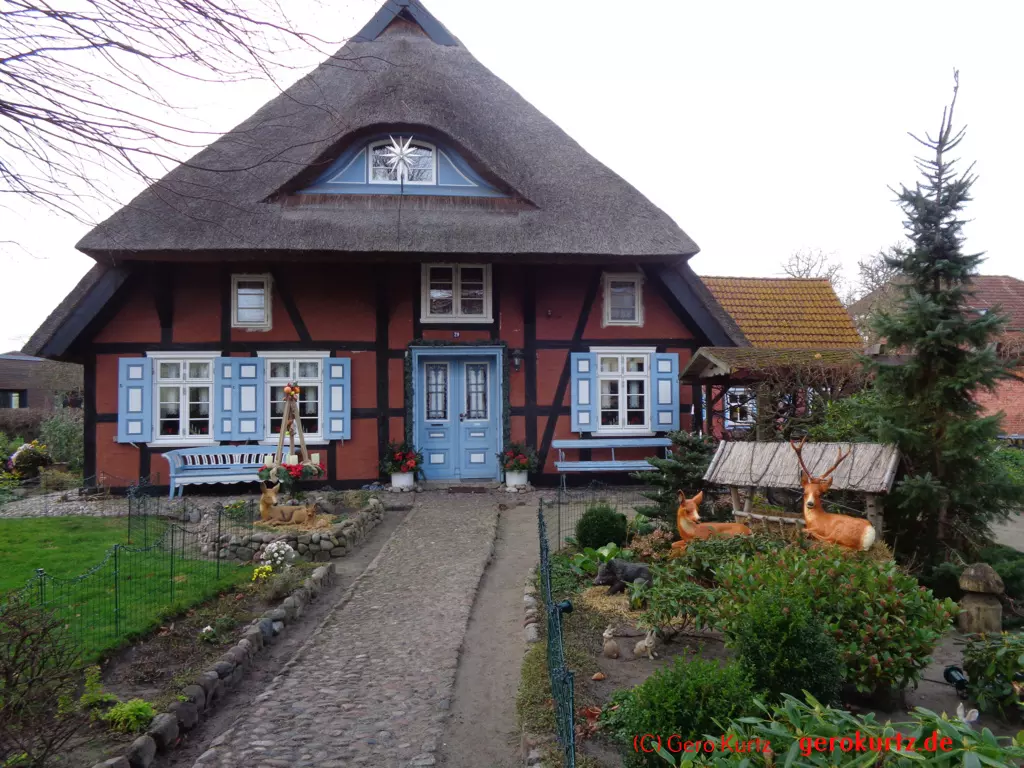 Reisebericht Ostseebad Wustrow - historisches reetgedecktes Haus